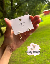 Load image into Gallery viewer, Dainty heart Huggies