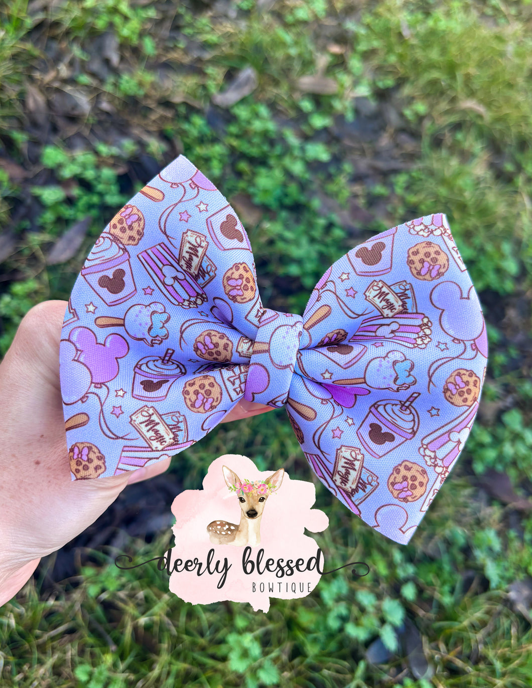 Mouse treats puff bow