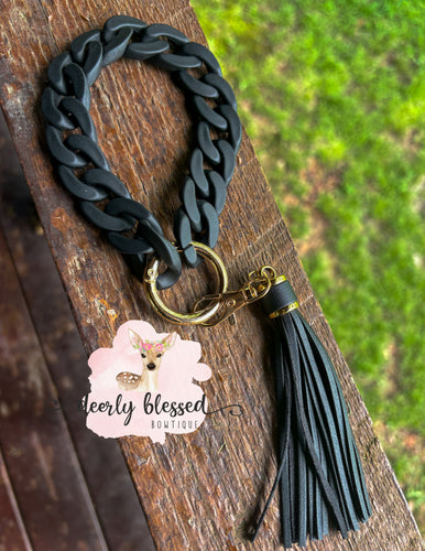 Chunky chain wristlet
