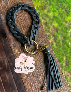 Chunky chain wristlet