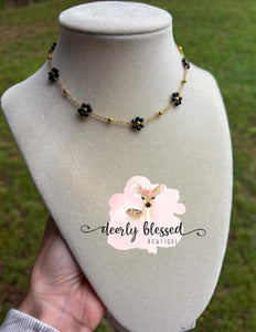 Black daisy necklace